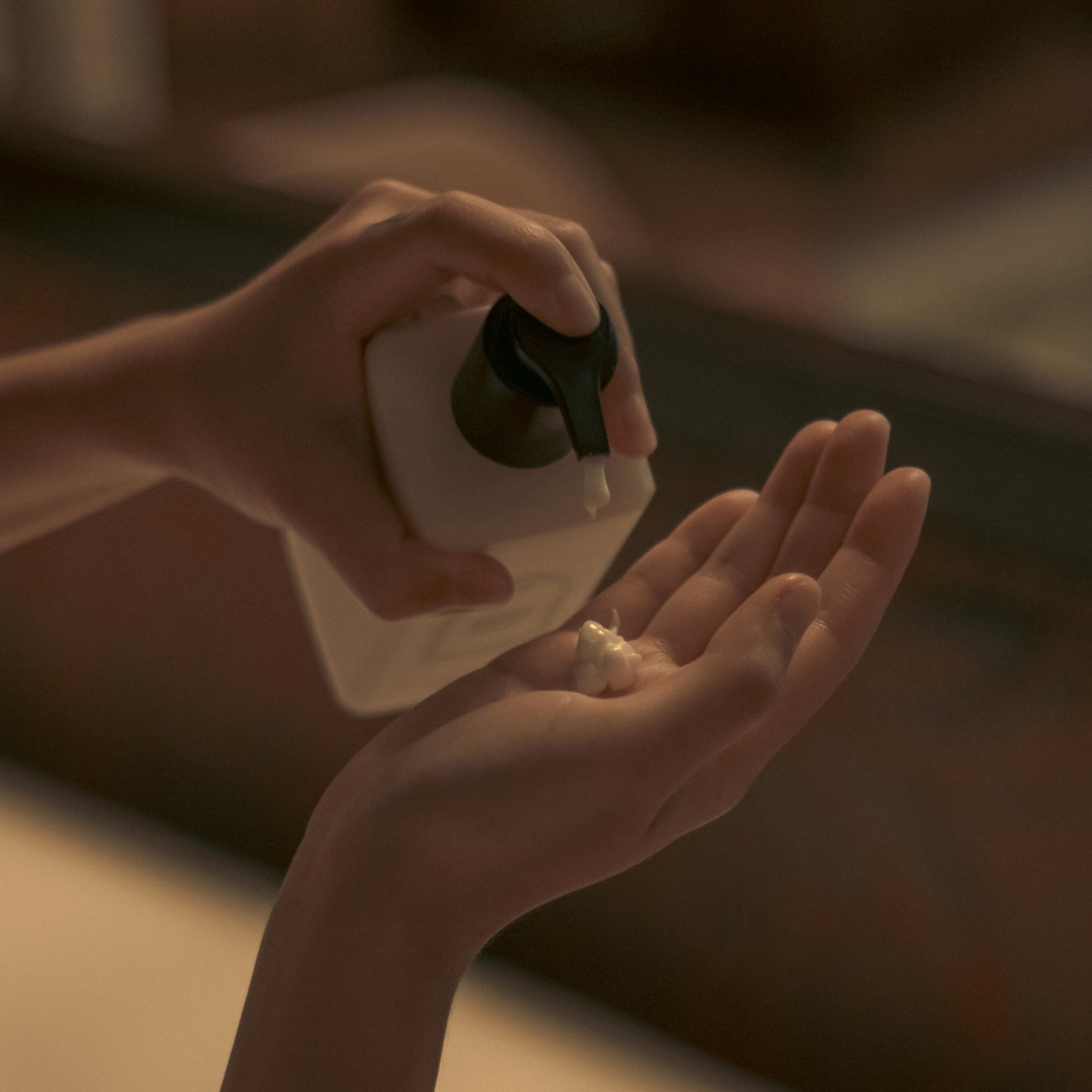 SW19 MIDNIGHT BODY LOTION