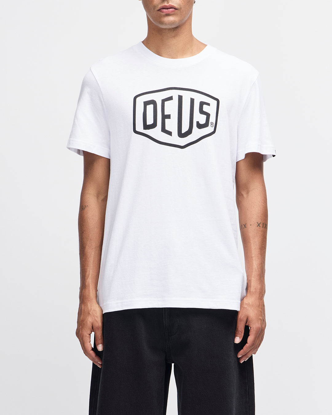 Shield Tee|Model