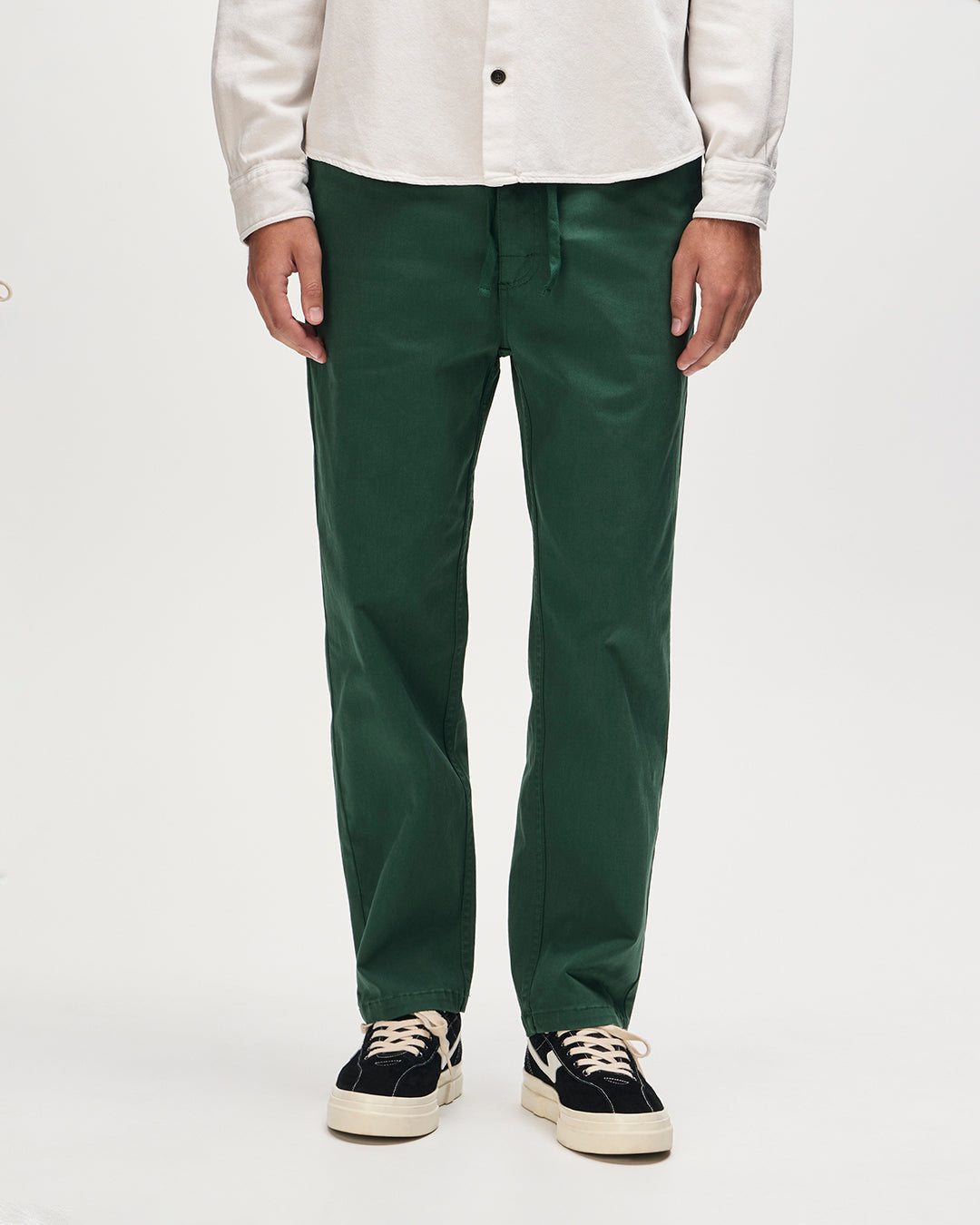 infinity-beach-pant-hunter-green|Model