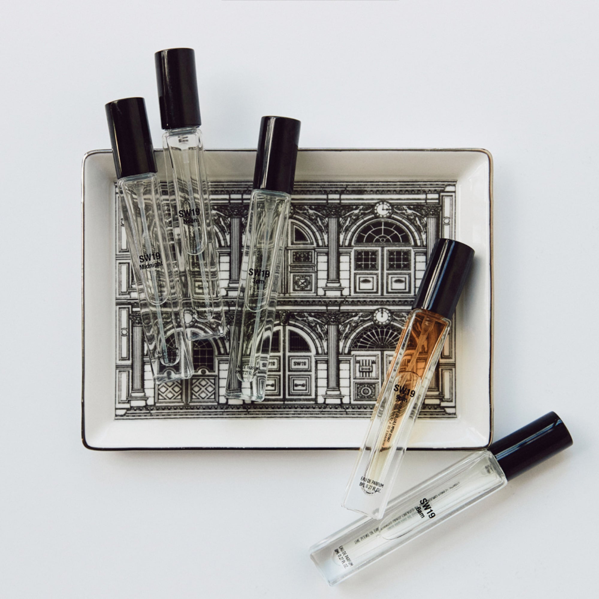 SW19 A RECTANGLE PORCELAIN TRAY