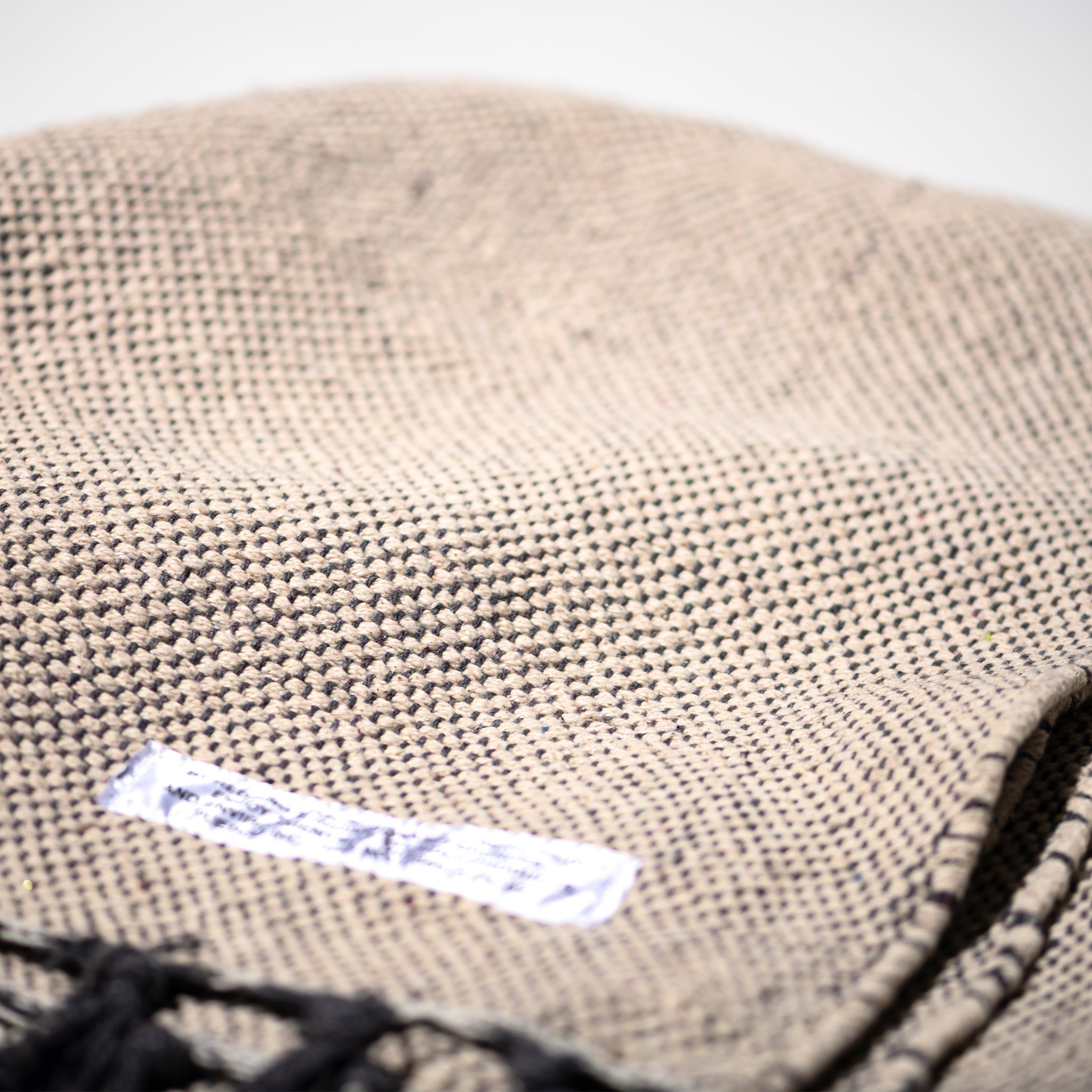 PUEBCO COLLEGE RUG / Ivory