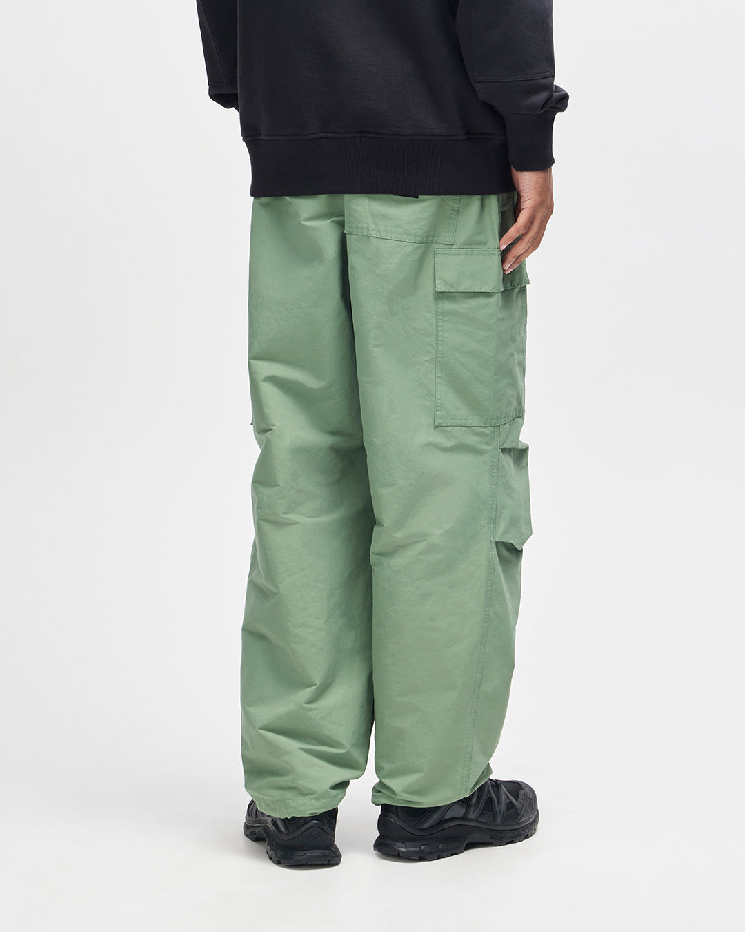 D261MPT505-RemiCargoPant-Loden|Model